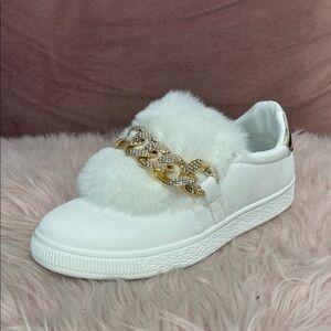 Elegant White Fur-Trimmed Women's Sneakers
